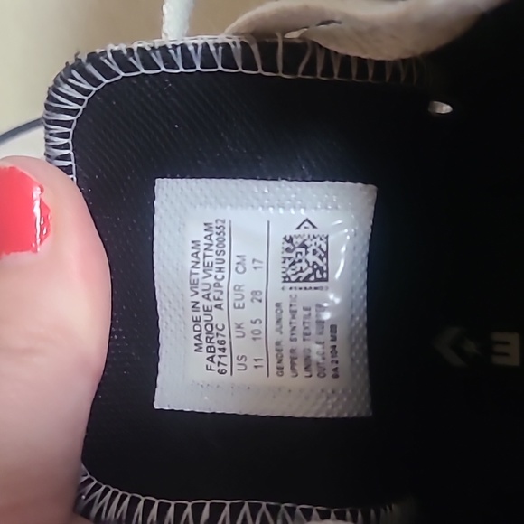 Converse size 11 sneakers - Picture 4 of 4